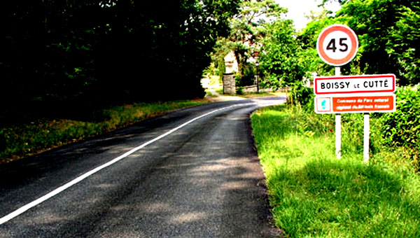 Entr&eacute;e du village de Boissy le Cutt&eacute;.