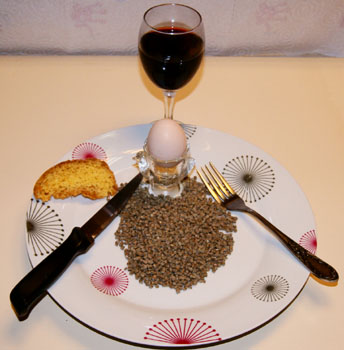 Oeuf a la coque avec la proportion &eacute;quivalente de granul&eacute;s.