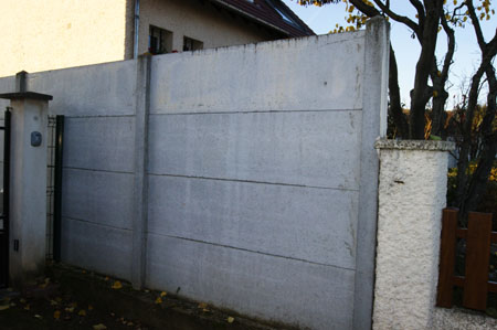 Mur de cl&ocirc;ture.