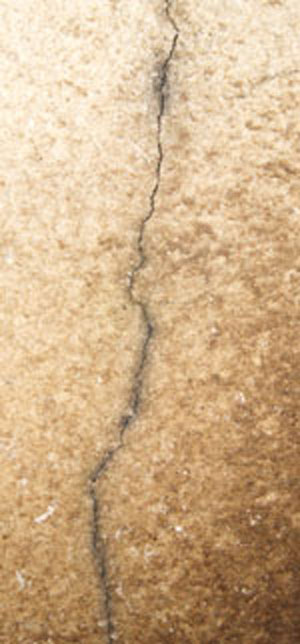 Une fissure dans un mur. Fissure dans un mur
